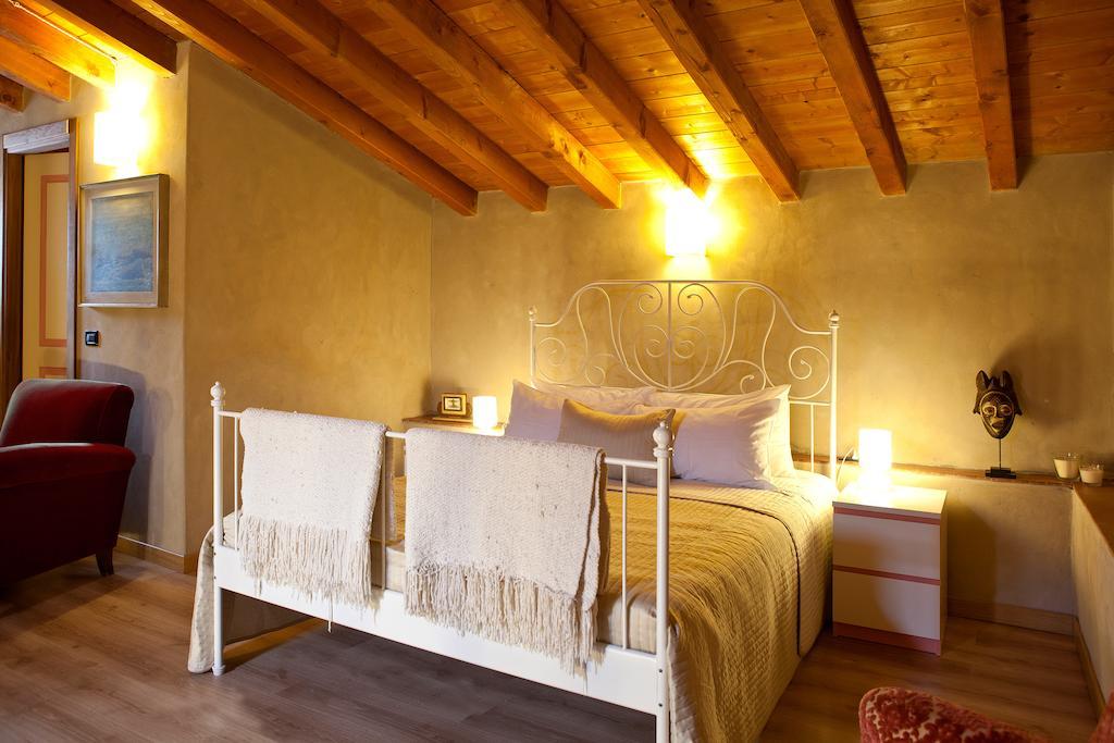 Castello Oldofredi Aparthotel Monte Isola Cameră foto